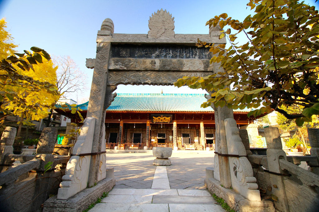 Ulaz u četvrto dvorište džamije u Xianu u kojem je glavni prostor za namaz.